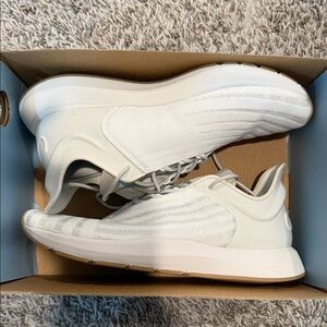 Saysh One Women’s Core Sneaker